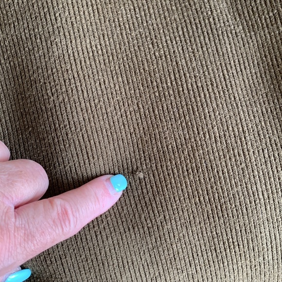 Olive green elastic waist pants with cargo style pocket on right leg - Picture 4 of 5